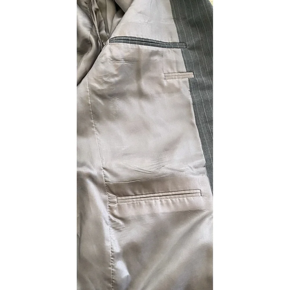 Hart Schaffner Marx Mens Grey Blue Pinstripe 2 pc Suit 44R Pleated Pants 38 x 25